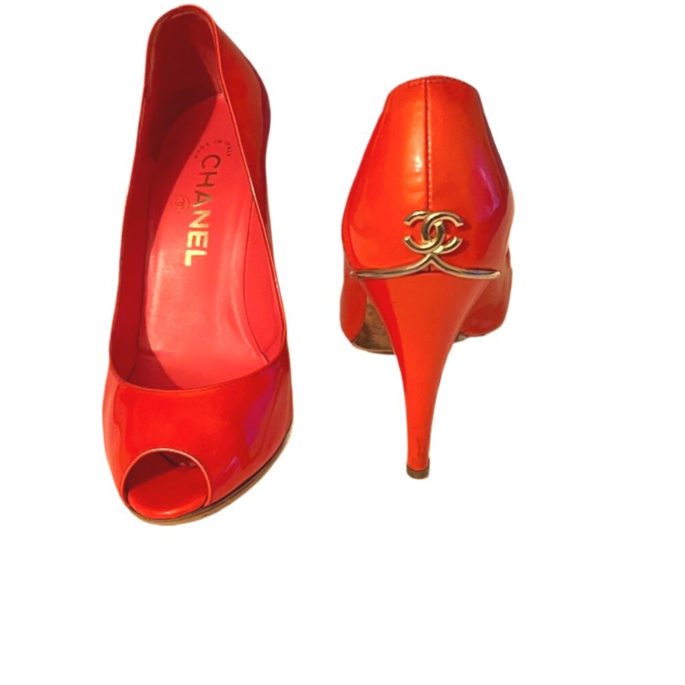 Chanel Coral Gold CC Logo Patent Leather Peep Toe High Heels Size 36.5 / US 6.5